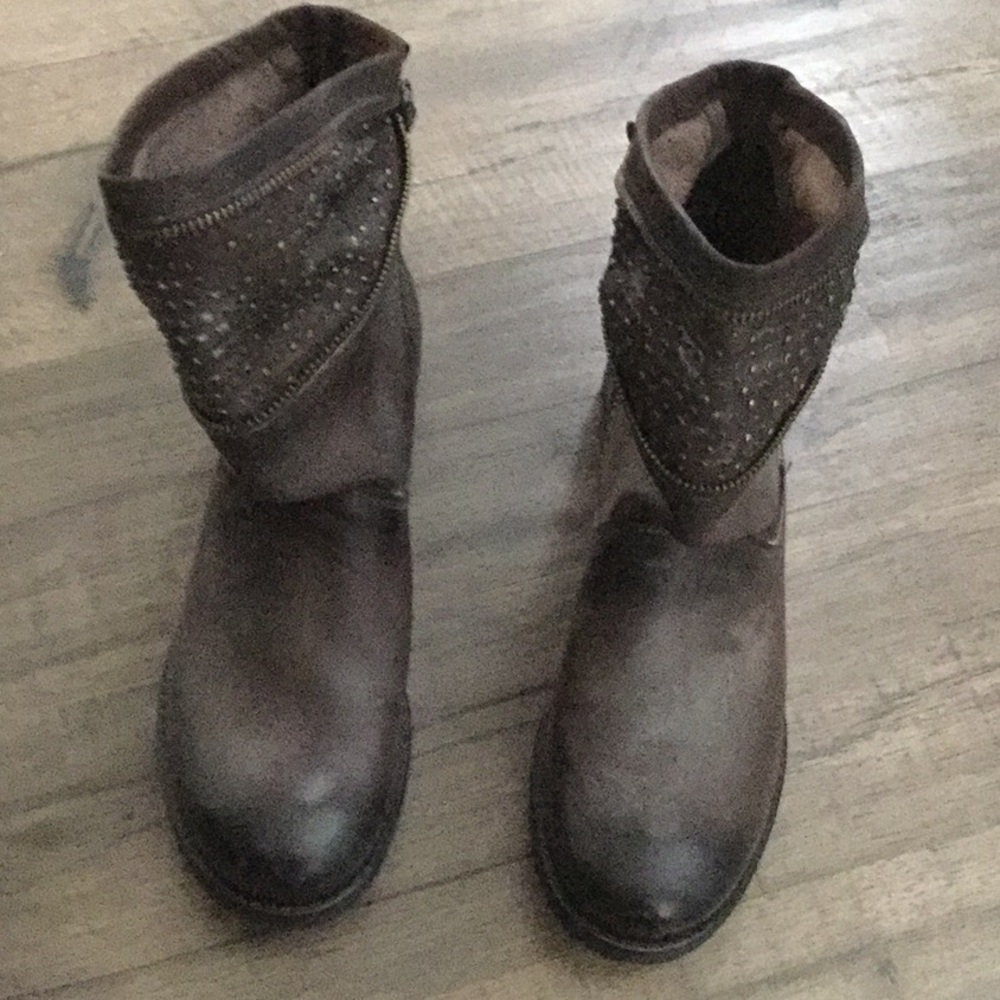 Short boot Low heel